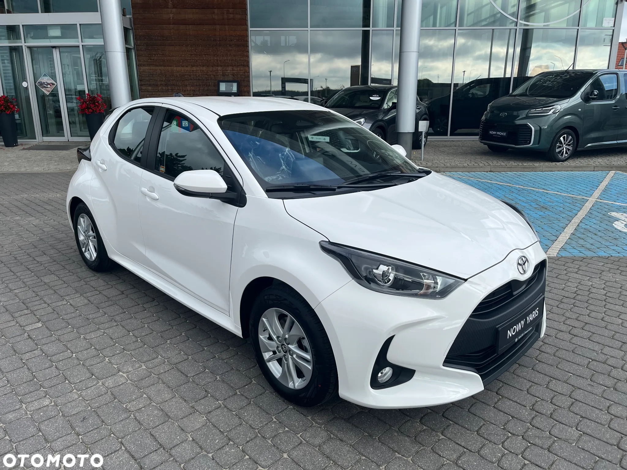 Toyota Yaris ver-hybrid-1-5-comfort - 3