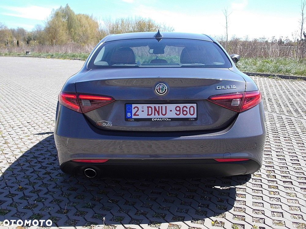 Alfa Romeo Giulia 2.2 AT8 Business - 23