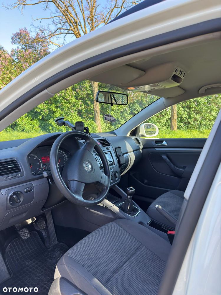 Volkswagen Golf - 6