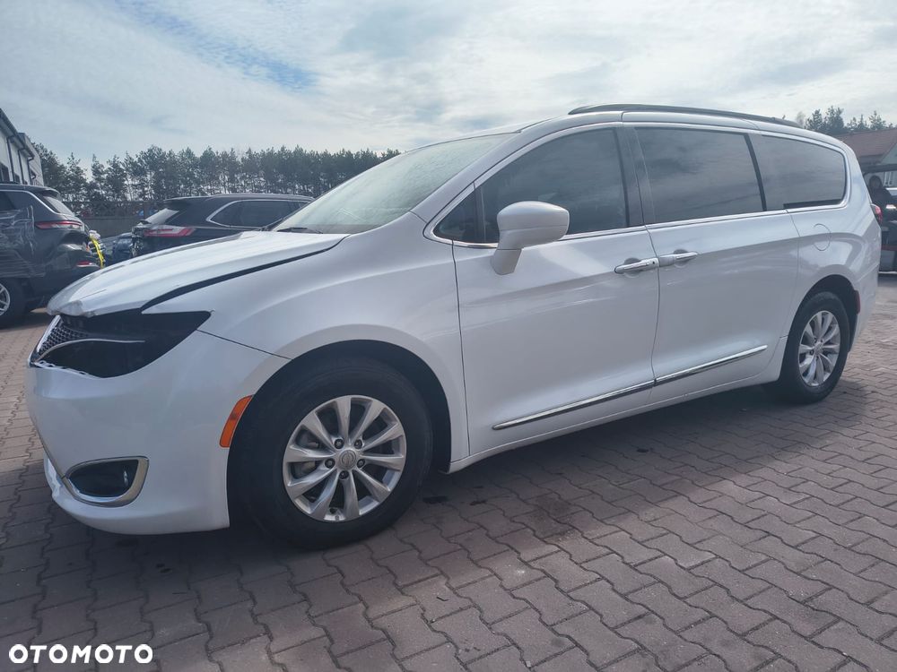 Chrysler Pacifica - 8