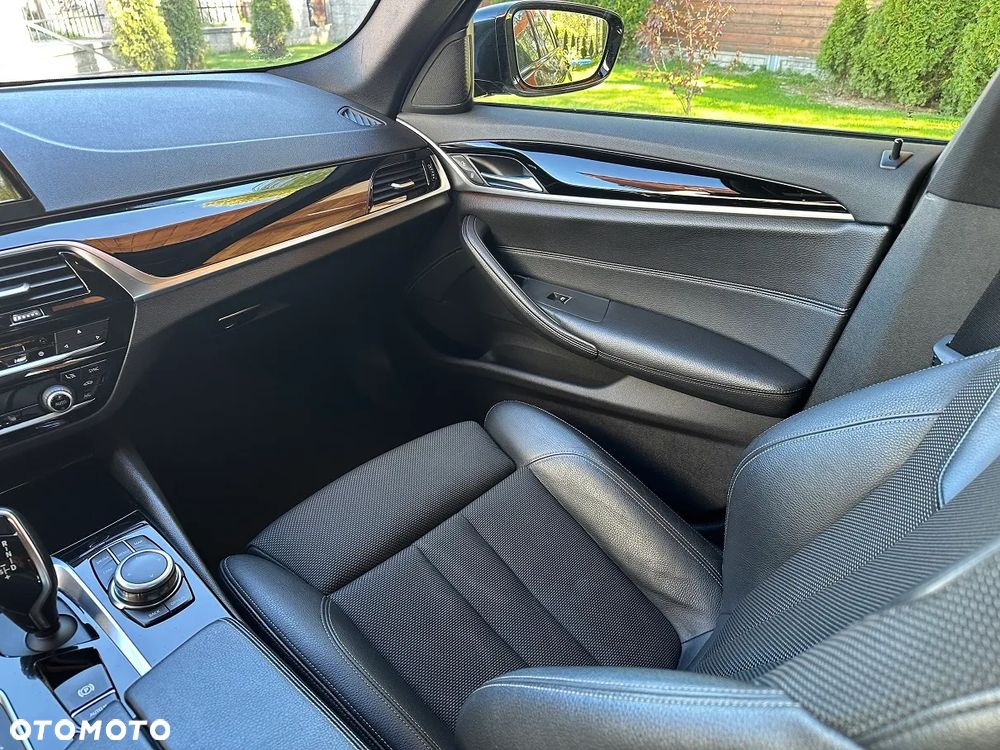 BMW Seria 5 520d Sport Line - 35