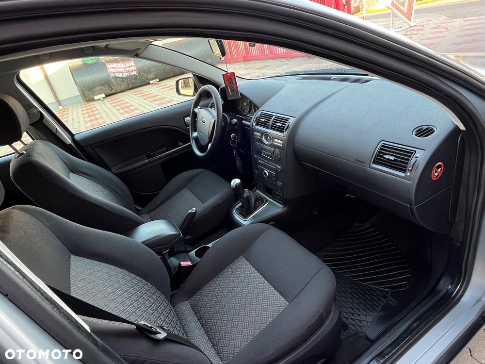 Ford Mondeo 1.8 Ambiente - 11