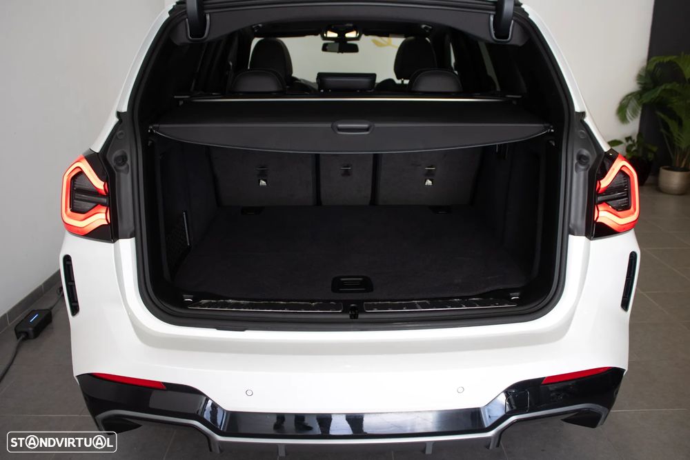 BMW iX3 M Sport Impressive - 39