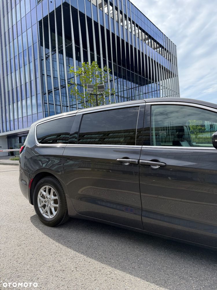 Chrysler Pacifica - 17