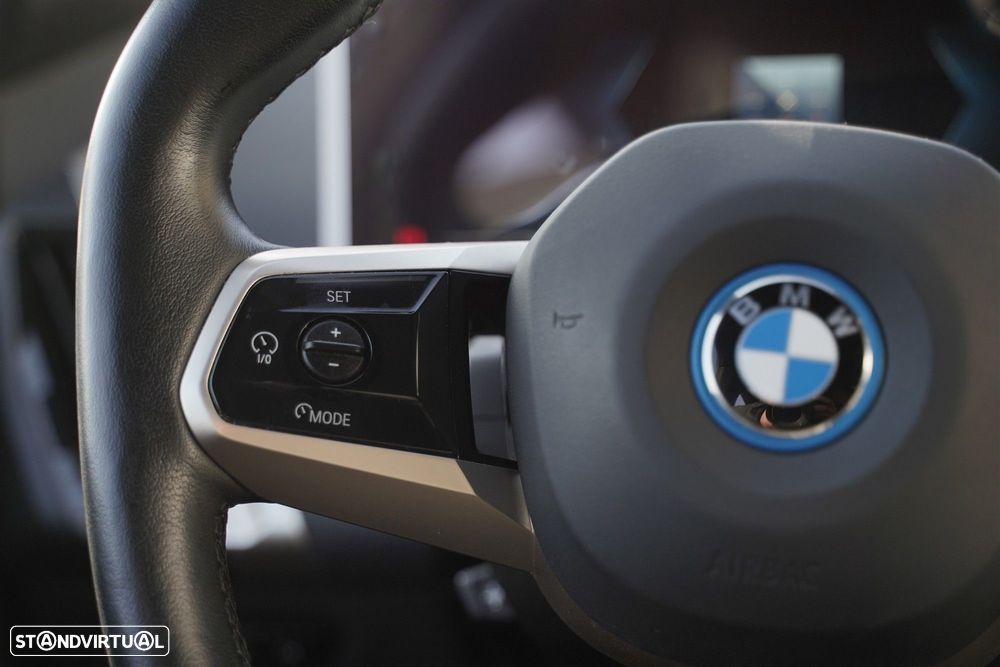 BMW iX xDrive 40 Pack Desportivo - 26