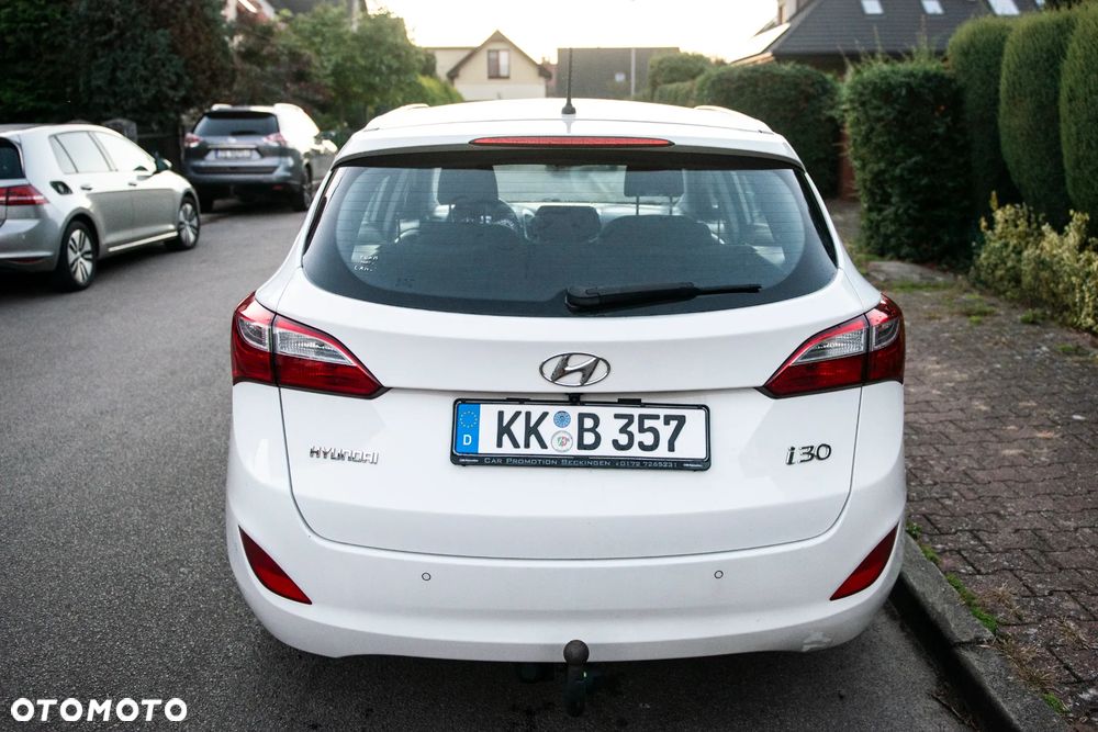 Hyundai i30 i30cw 1.6 Fifa World Cup Edition - 13