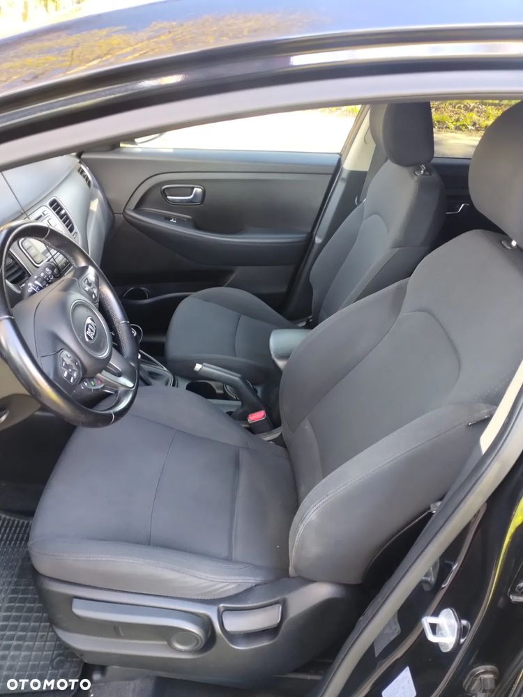Kia Carens - 28