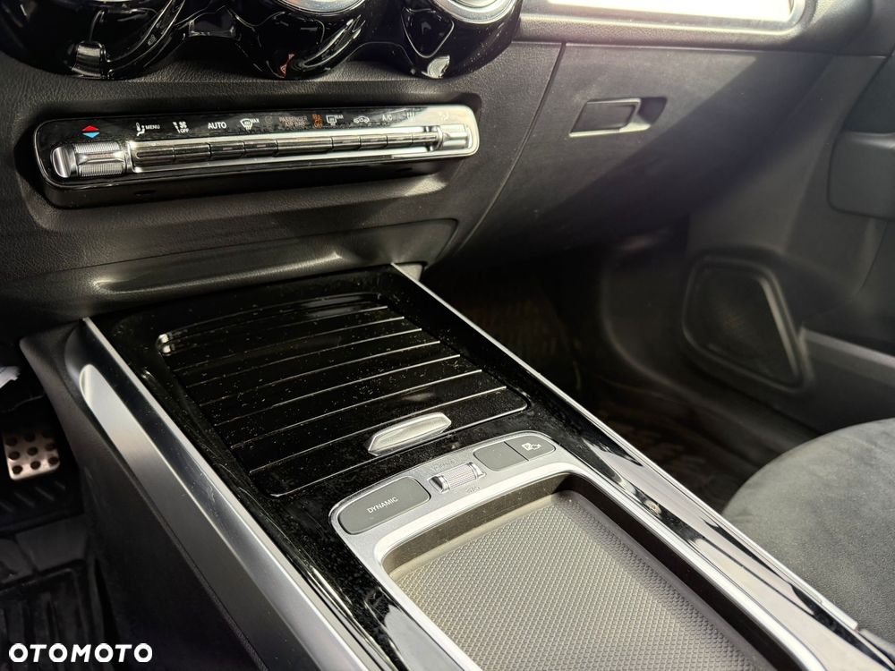 Mercedes-Benz EQB 300 4Matic AMG Line - 20