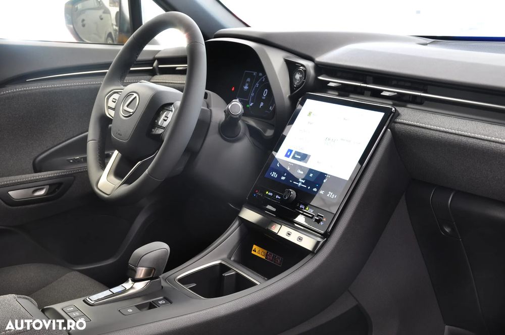 Lexus LBX - 10