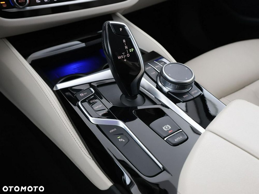 BMW Seria 5 530e iPerformance xDrive Luxury Line - 30