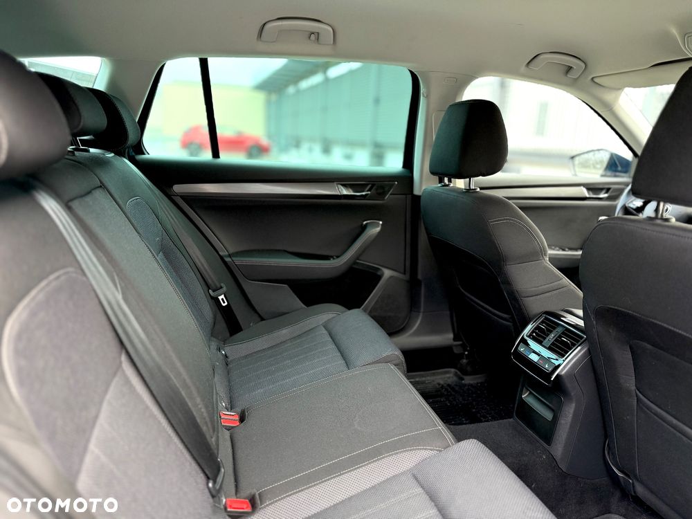 Skoda Superb 2.0 TDI SCR Style DSG - 25