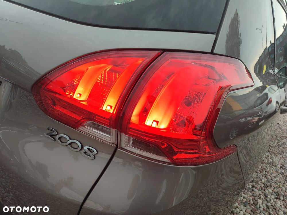 Peugeot 2008 1.2 Pure Tech GPF Allure S&S EAT6 - 13