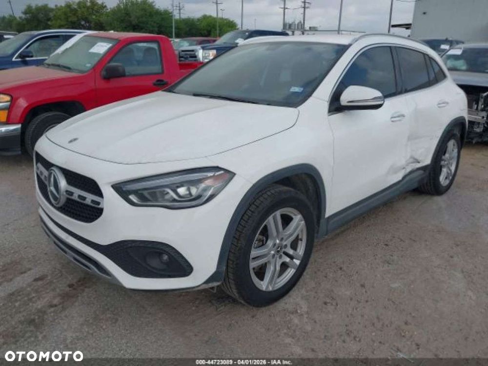 Mercedes-Benz GLA - 4