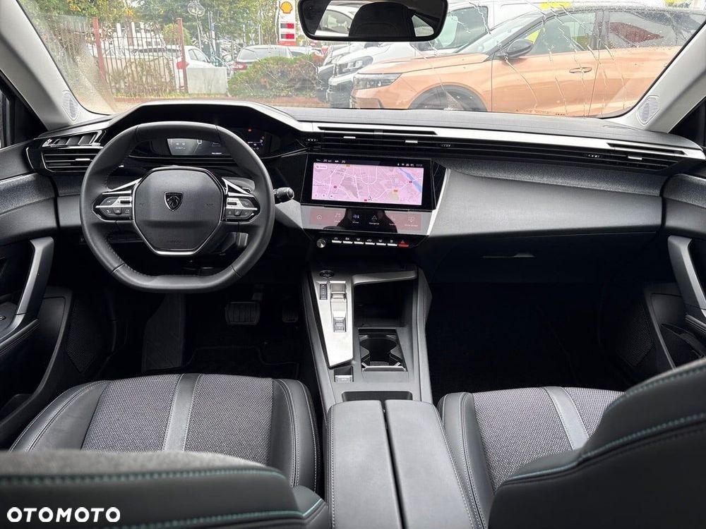 Peugeot 308 - 8