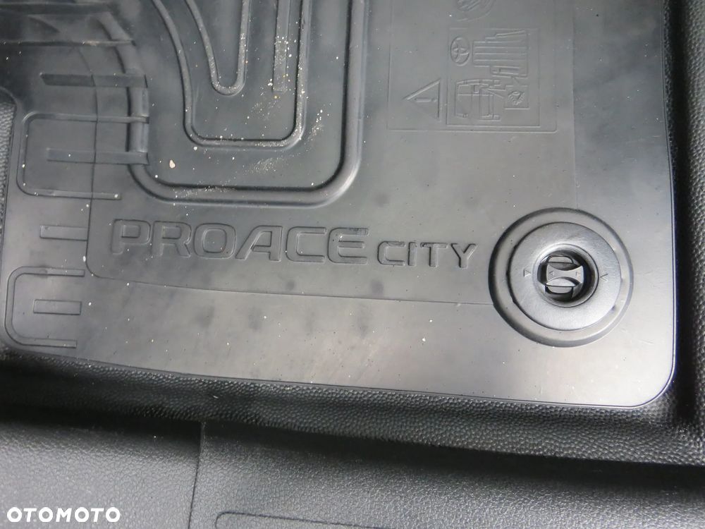 Toyota Proace City 1.2 D-4t 130KM A/t Long Brygadówka - 25