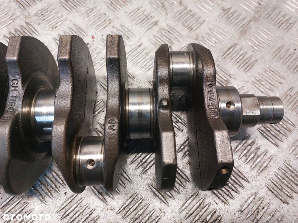 WAŁ KORBOWY FIAT GRANDE PUNTO I 1.4 8V 55182752 350A1000 - 2