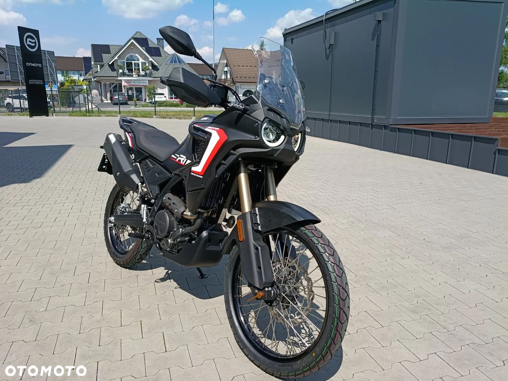 QJMOTOR SRT 300DX - 3