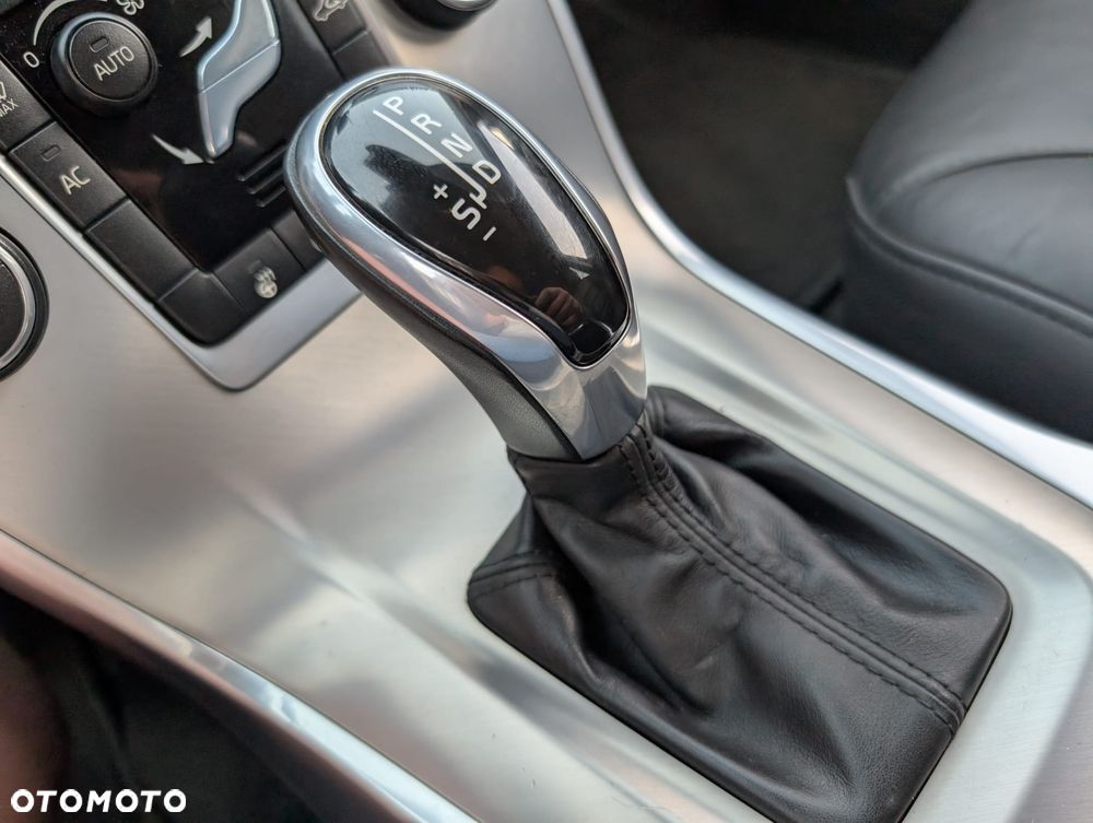 Volvo V70 D3 Drive-E Dynamic Summum - 27