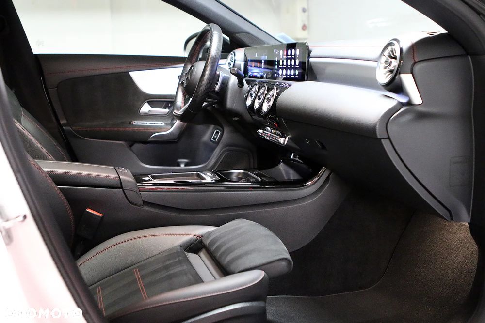 Mercedes-Benz CLA 250 AMG Line 7G-DCT - 25