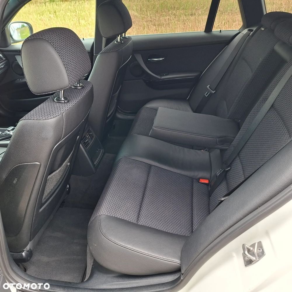 BMW Seria 3 325i xDrive - 16