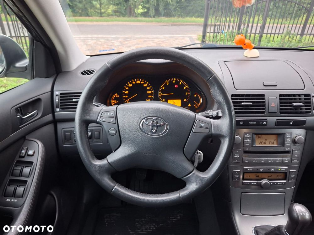 Toyota Avensis 1.8 VVT-i Executive - 9