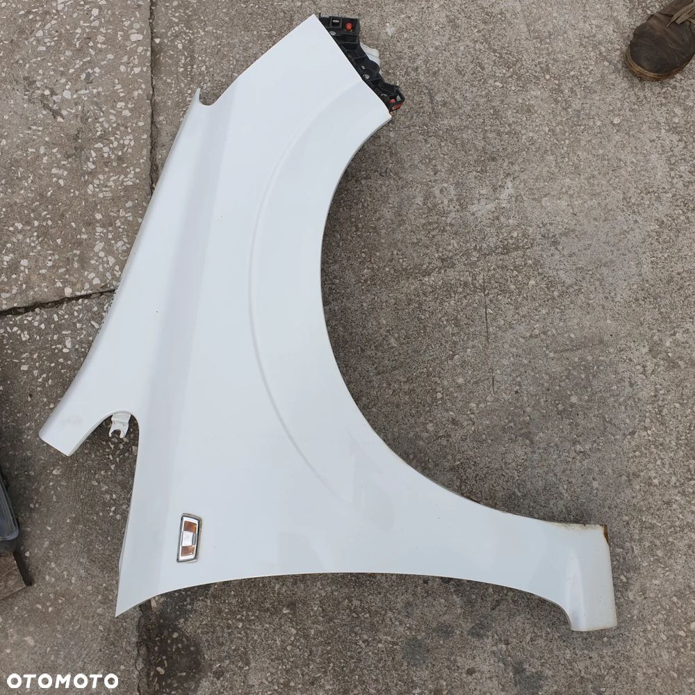 OPEL ZAFIRA B II BLOTNIK PRAWY PRZOD Z40R - 2