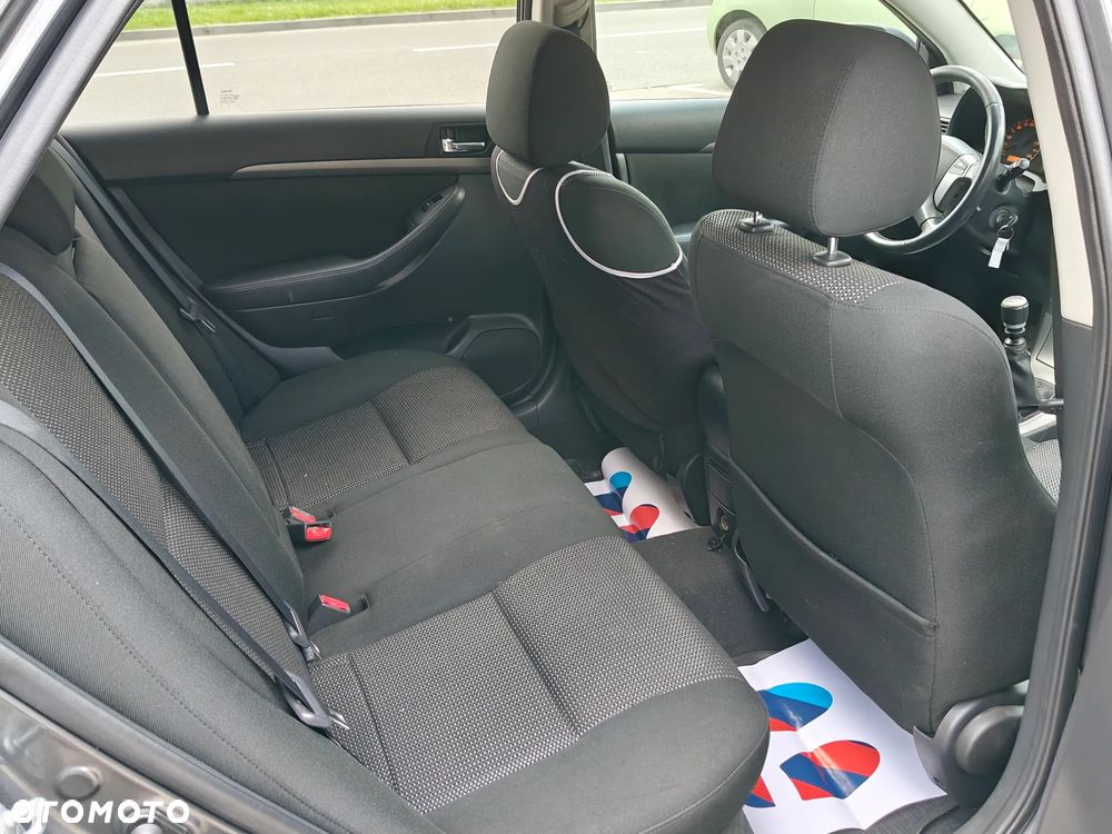 Toyota Avensis 2.2 D-4D X Premium - 8