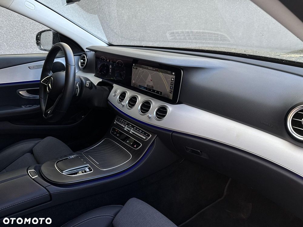 Mercedes-Benz Klasa E 220 d 4-Matic AMG/Avantgarde - 17