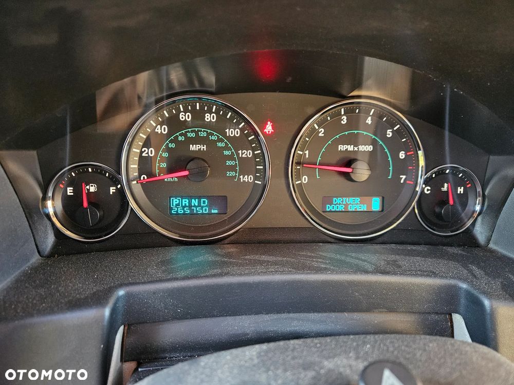 Jeep Commander - 37