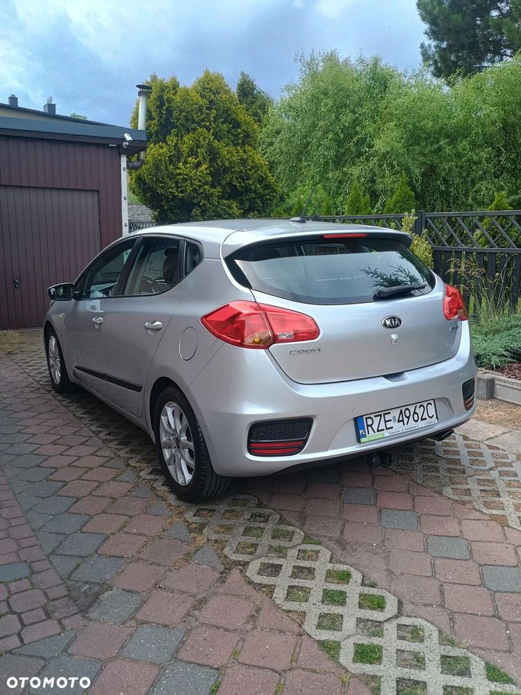 Kia Ceed 1.6 CRDi 136 ISG Dream Team Edition - 1