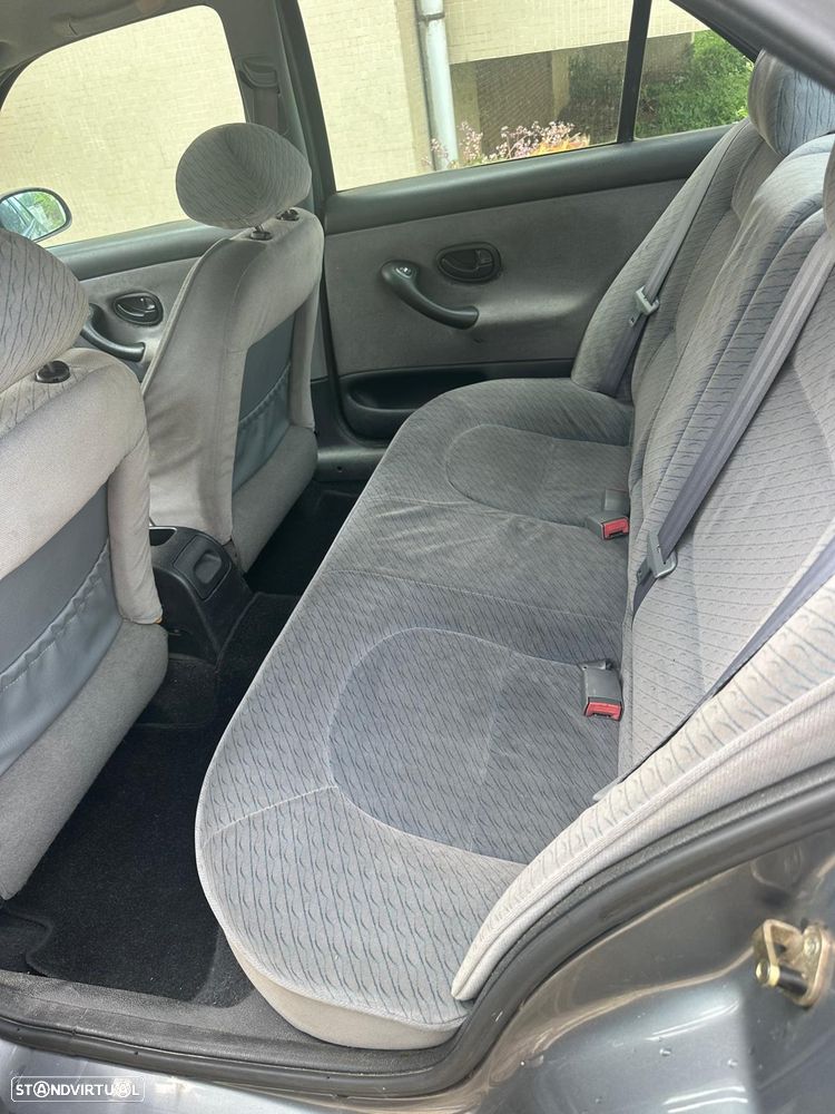 Peugeot 406 1.9 TD Executive - 6