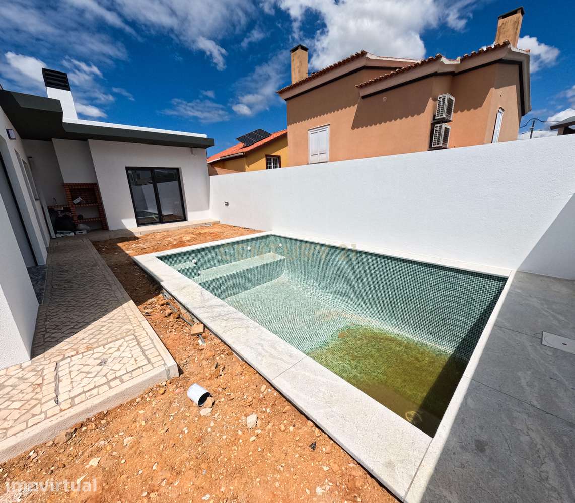 Moradia Isolada T3 com Suite, Open Space e Piscina | Fernão Ferro - Grande imagem: 3/35