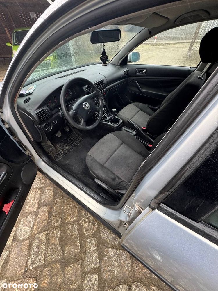 Volkswagen Passat 1.8 - 24