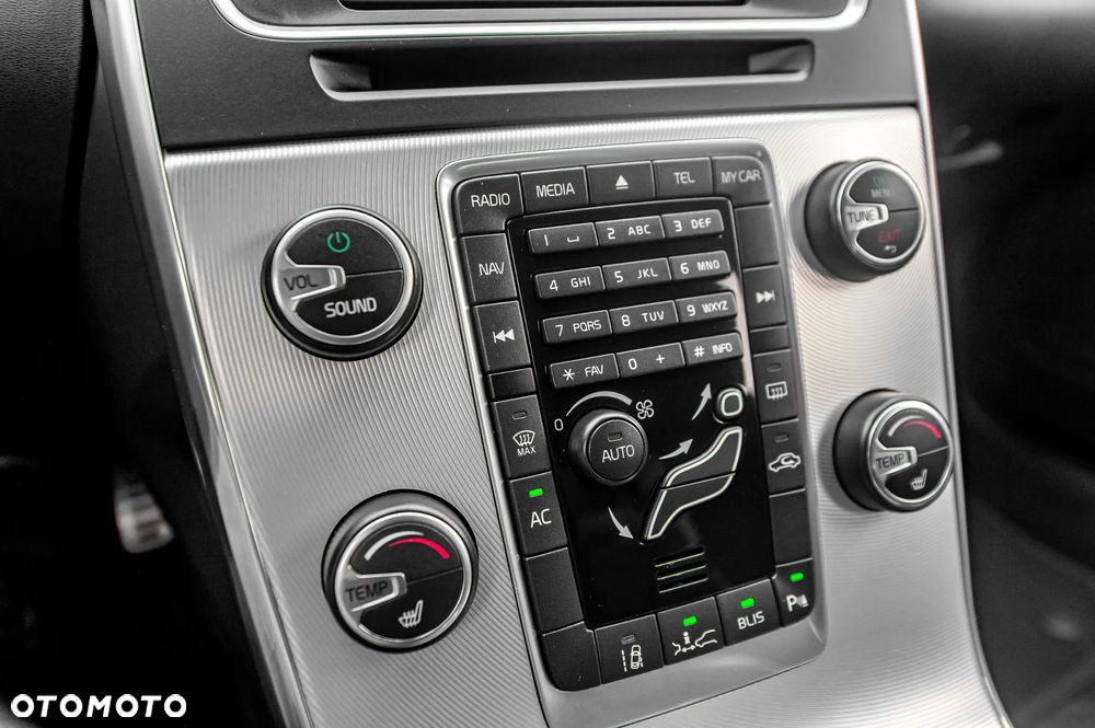 Volvo V60 D5 AWD Geartronic R-Design - 32