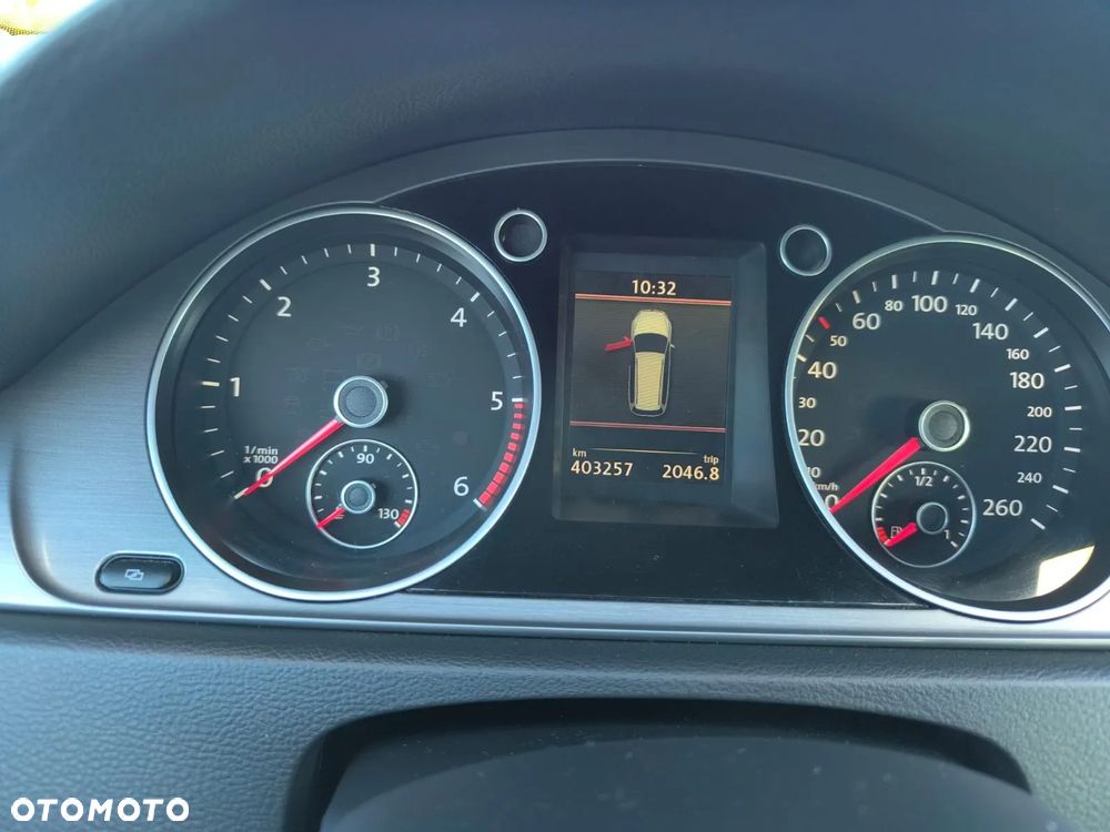 Volkswagen Passat 1.6 TDI DPF BlueMot Comfortline - 9