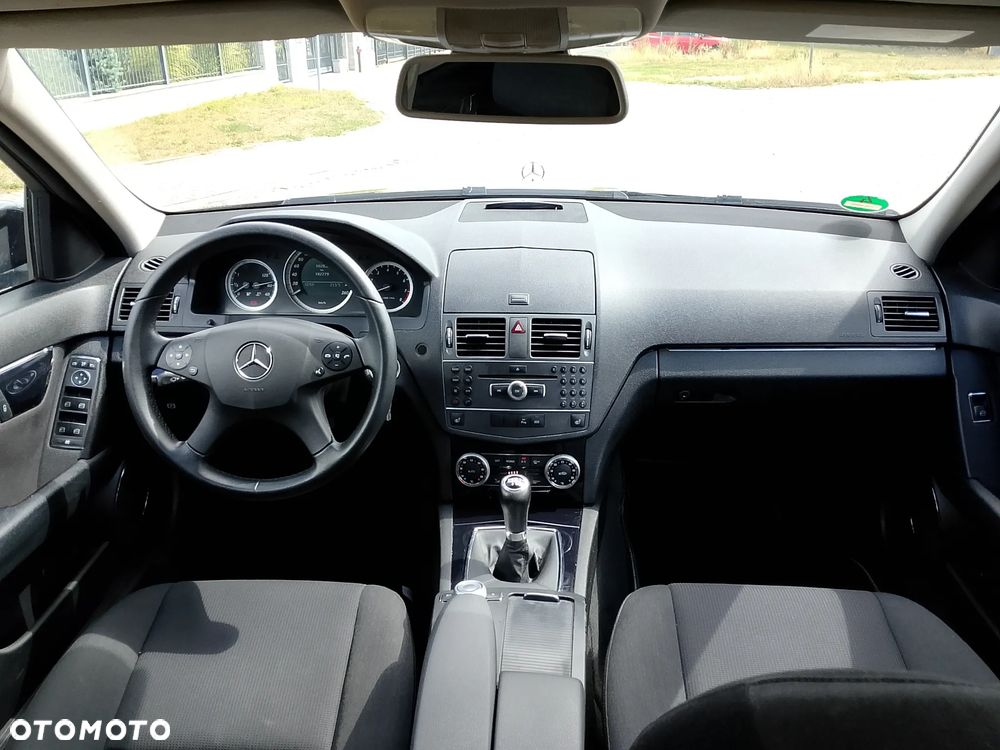 Mercedes-Benz Klasa C 180 CGI BlueEff Classic - 18