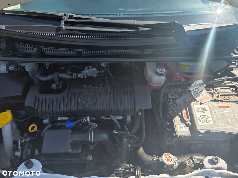Toyota Yaris Hybrid 100 Selection Platinum - 11