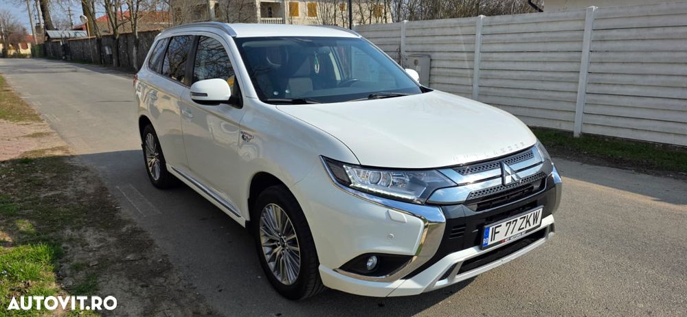 Mitsubishi Outlander 2.4 4WD Plus - 4