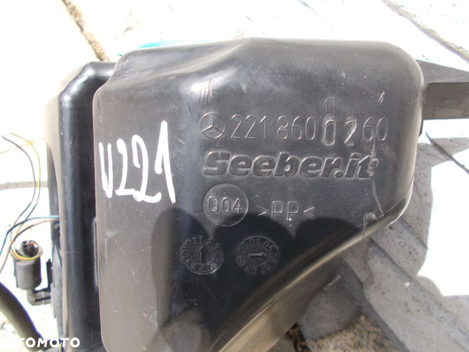 Mercedes W221 2218600260 Zbiorniczek spryskiwaczy pompka - 2