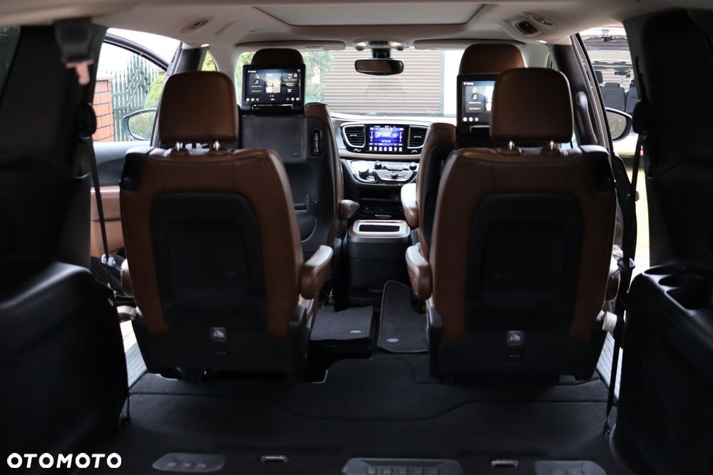 Chrysler Pacifica - 38