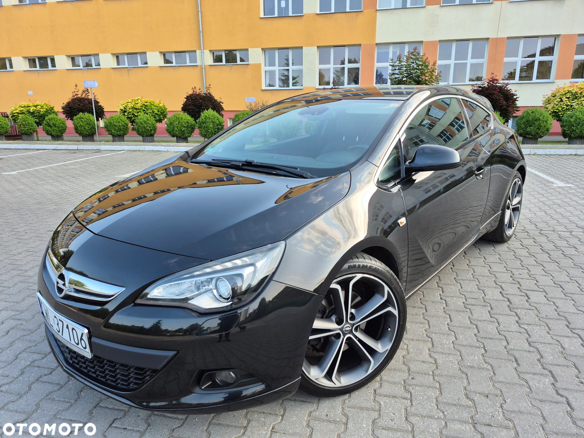 Opel Astra IV GTC 1.6 T Sport - 1