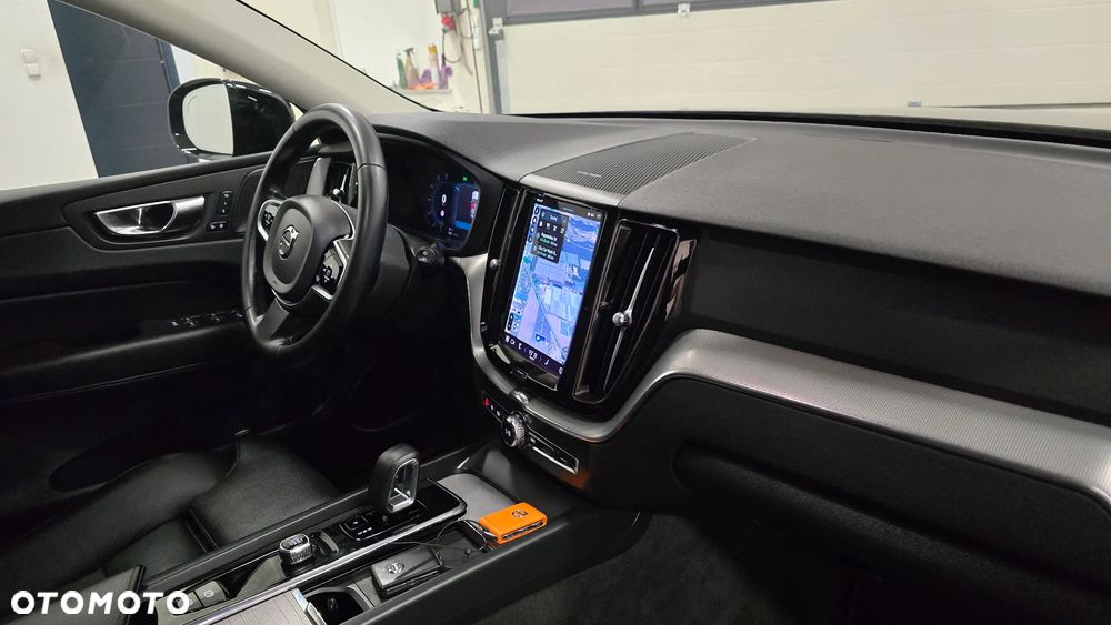 Volvo XC 60 B4 D AWD Plus Dark - 21