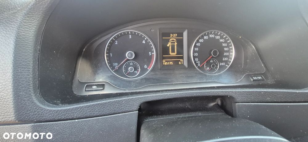 Volkswagen Caravelle - 11