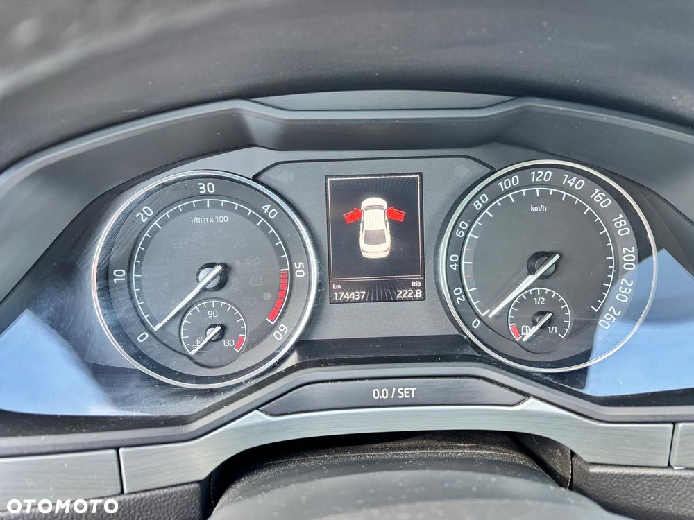 Skoda Superb 2.0 TDI Sportline - 23