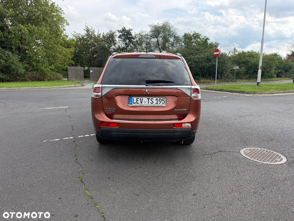 Mitsubishi Outlander - 9