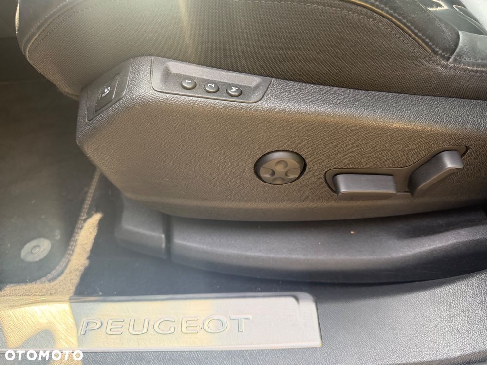 Peugeot 5008 1.6 THP Allure S&S EAT6 - 20