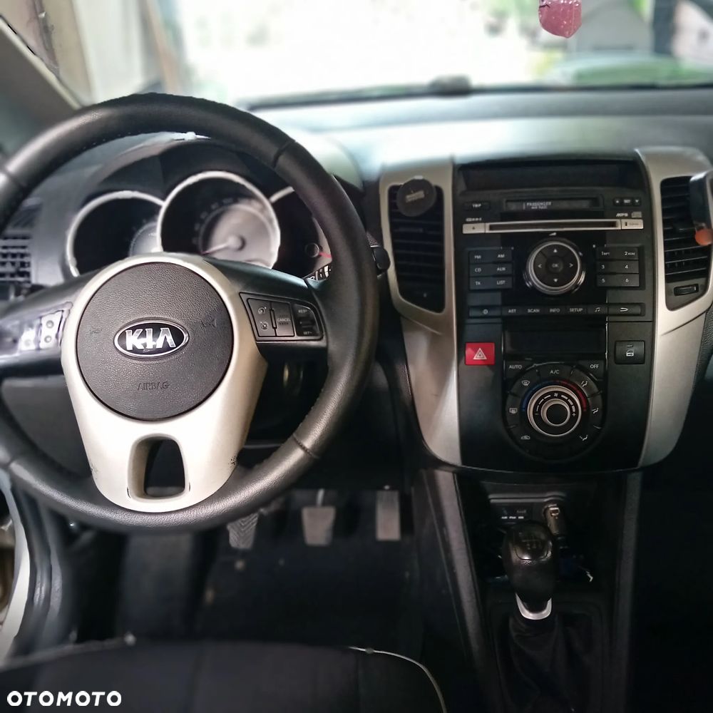 Kia Venga - 10