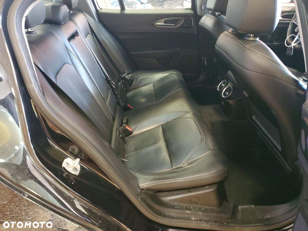 Alfa Romeo Giulia - 36