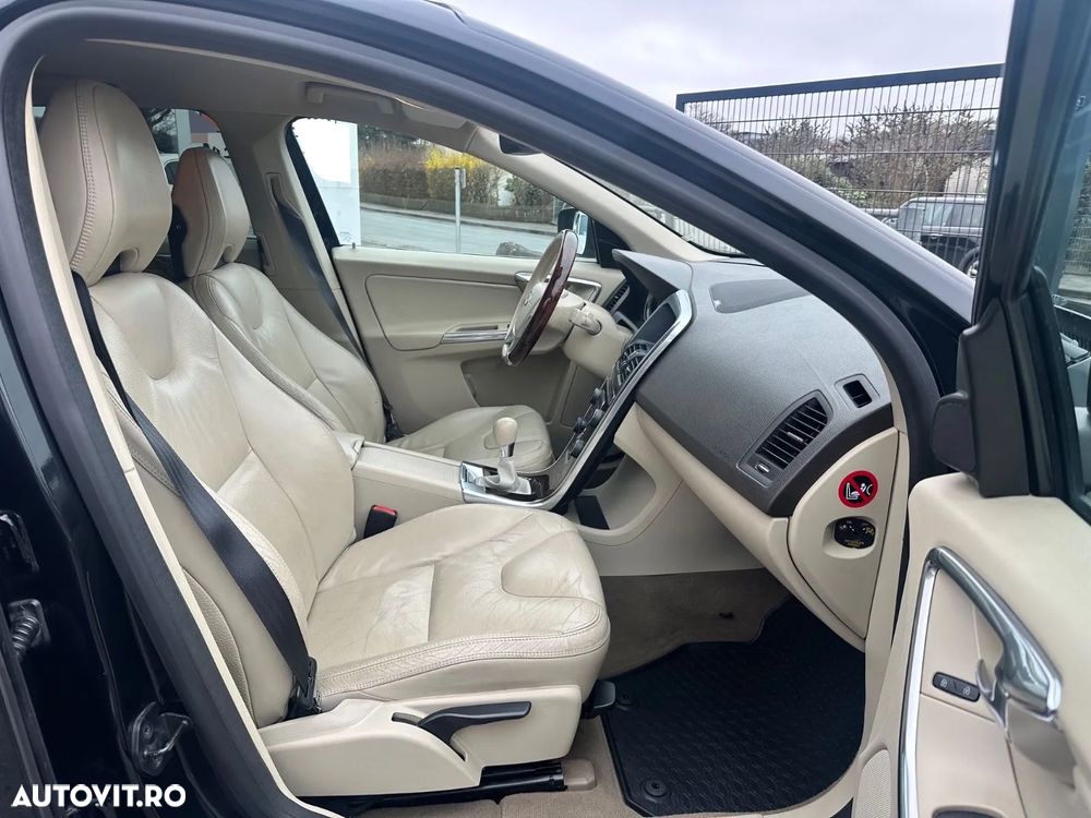 Volvo XC 60 D5 AWD Start-Stop Summum - 6