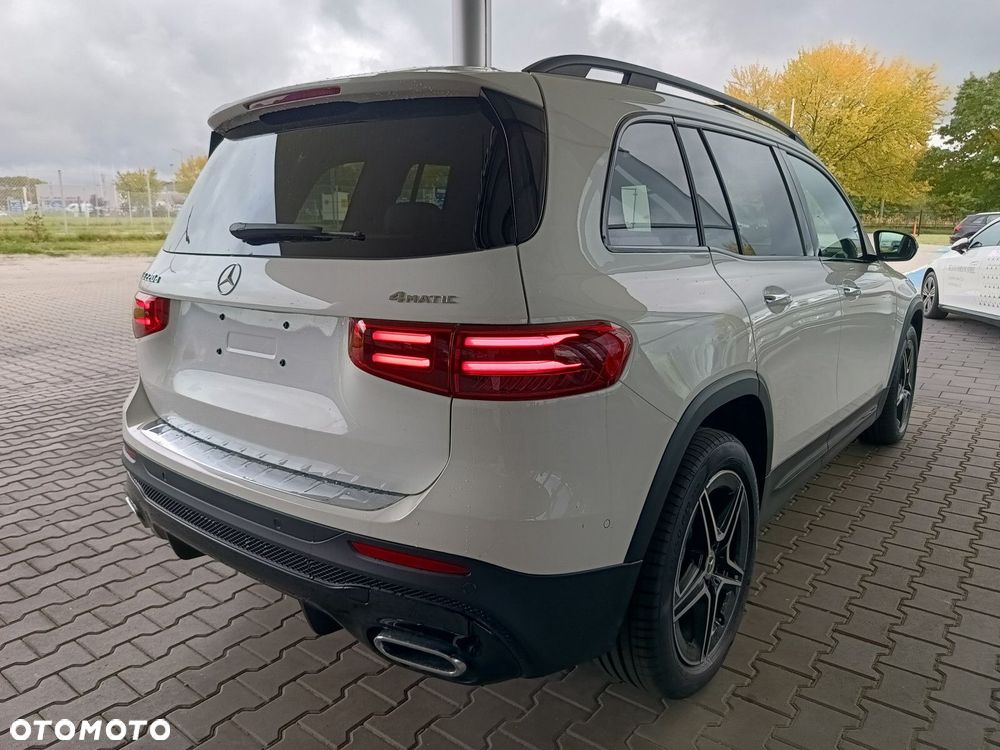 Mercedes-Benz GLB - 8